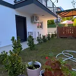 Aksu , Tam Donanimli Havuzlu Tesisimiz Muhafazakar Ailelere Yoenelliktir